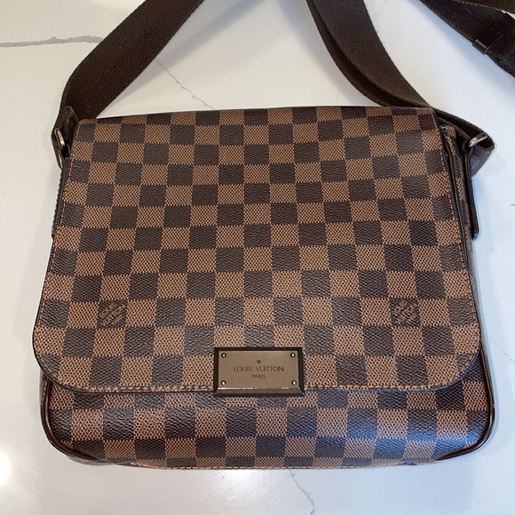 Louis Vuitton IMMACULATE and RARE Damier Ebene Crossbody Bag - Picture 8 of 14